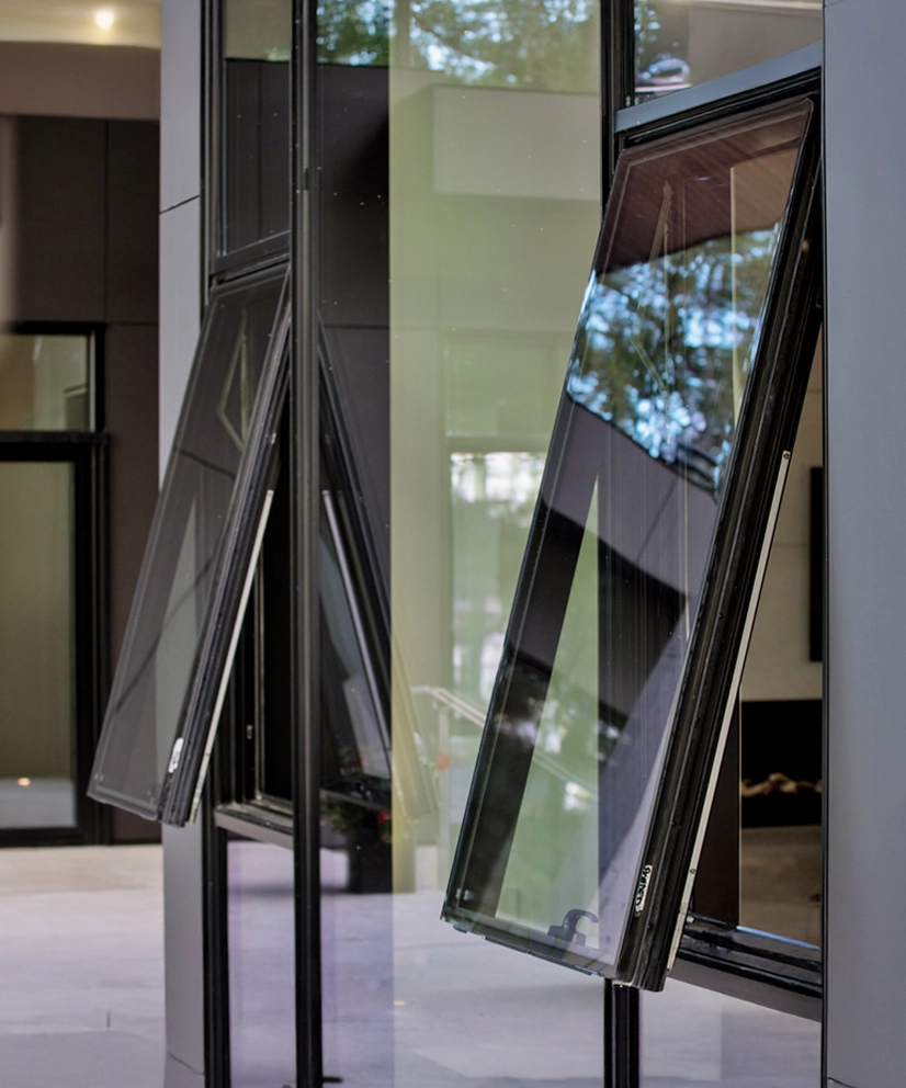 Moderne aluminium gevelelementen met te openen ramen als onderdeel van ons complete assortiment aluminium ramen, deuren en gevelsystemen