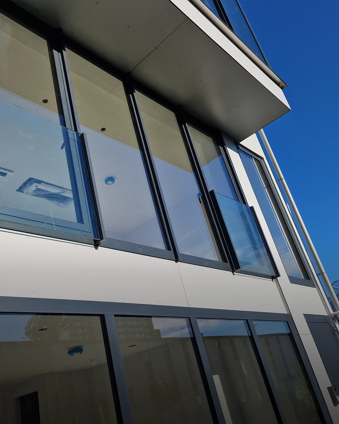 Den Haag Bedrijfspand, aluminium ramen