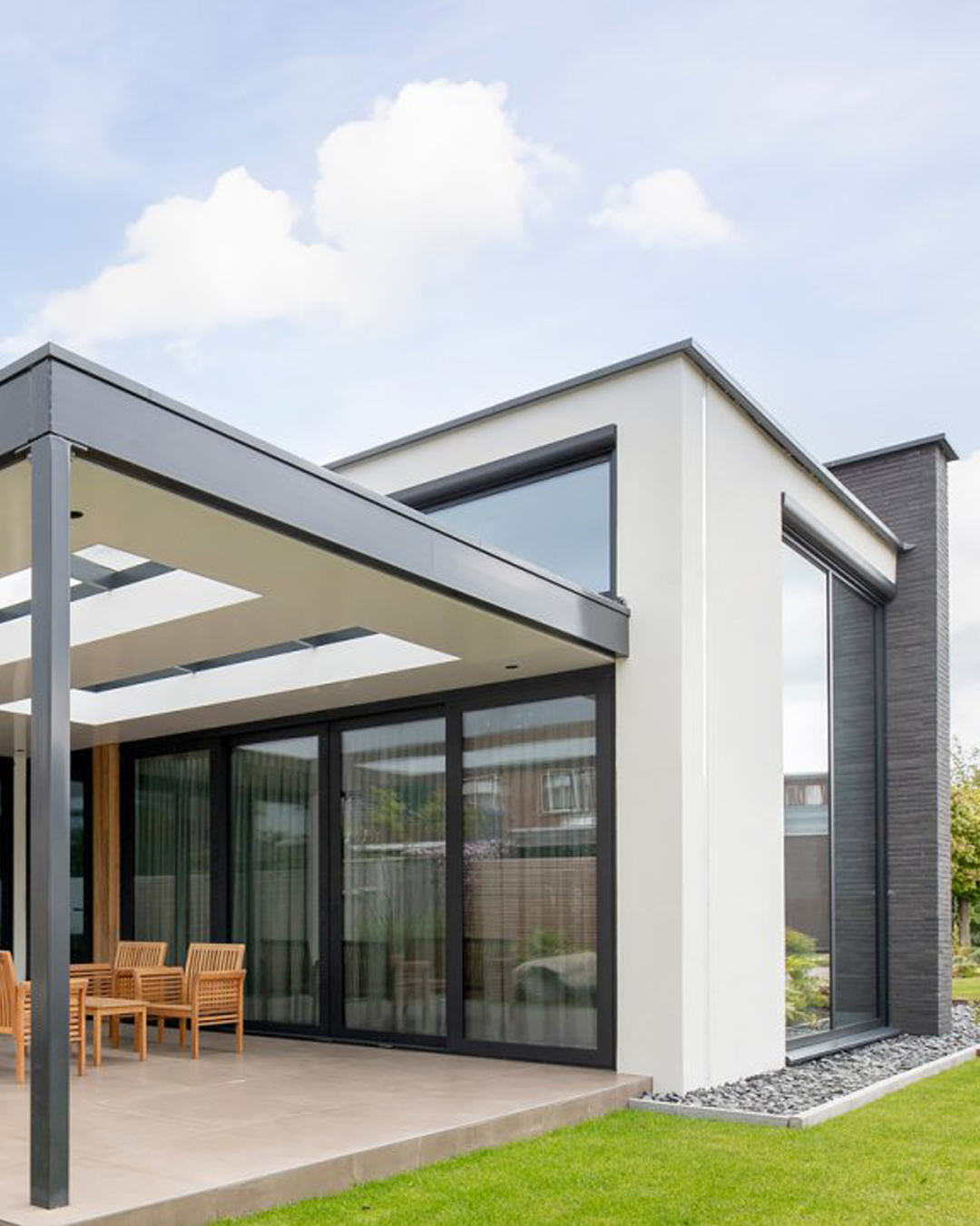 BTC Kozijnen levert aluminium ramen en Harmonicadeuren met strak design en hoge isolatie